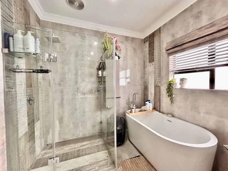 4 Bedroom Property for Sale in Everglades Estate North West